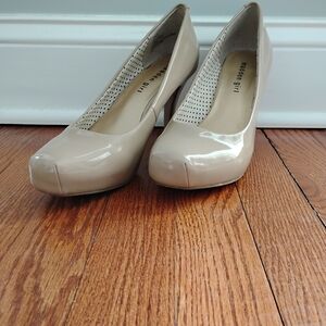 Madden Girl Women's Patent Leather Tan Pumps